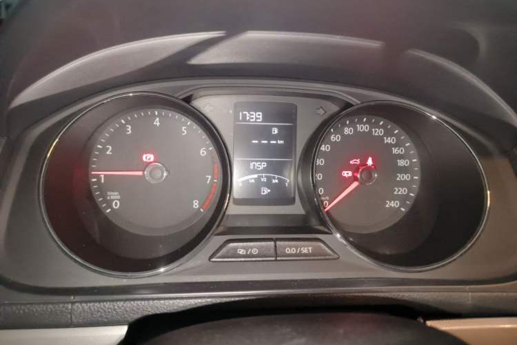 Used Volkswagen Lavida 2015 1.6L Manual Comfort Edition Instrument Cluster