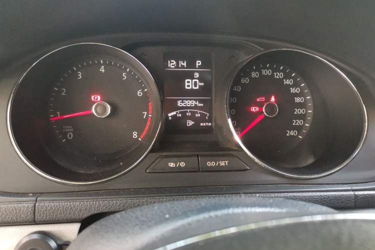 Used Volkswagen Lavida 2015 1.6L Automatic Comfort Edition Instrument Cluster