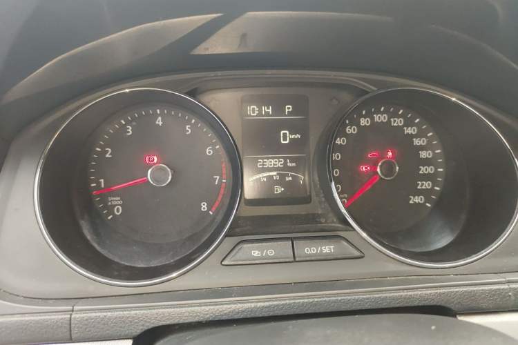 Used Volkswagen Lavida 2015 1.6L Automatic Comfort Edition Instrument Cluster
