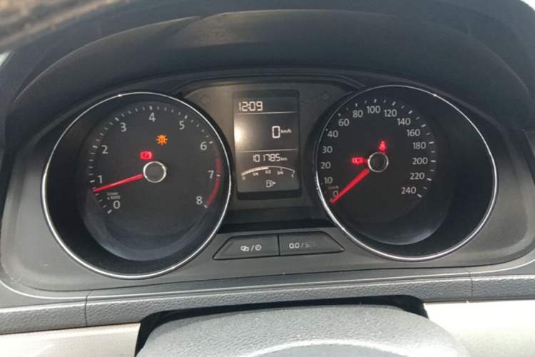 Used Volkswagen Lavida 2015 1.6L Manual Comfort Edition Instrument Cluster