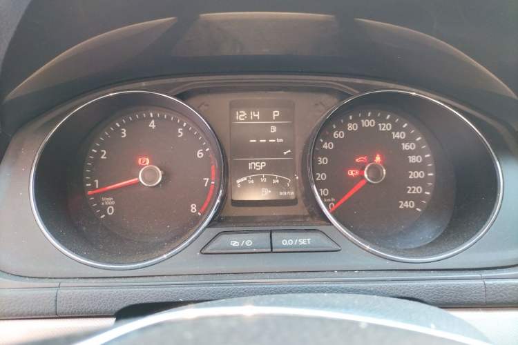 Used Volkswagen Lavida 2015 1.6L Automatic Comfort Edition Instrument Cluster