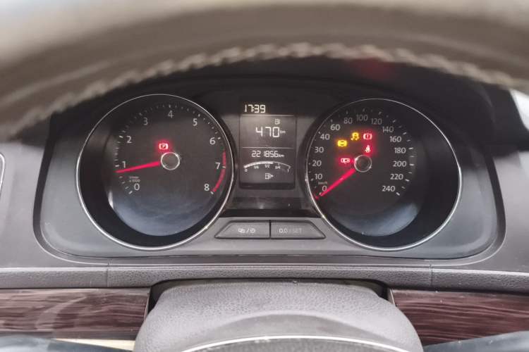 Used Volkswagen Lavida 2015 1.6L Manual Comfort Edition Instrument Cluster