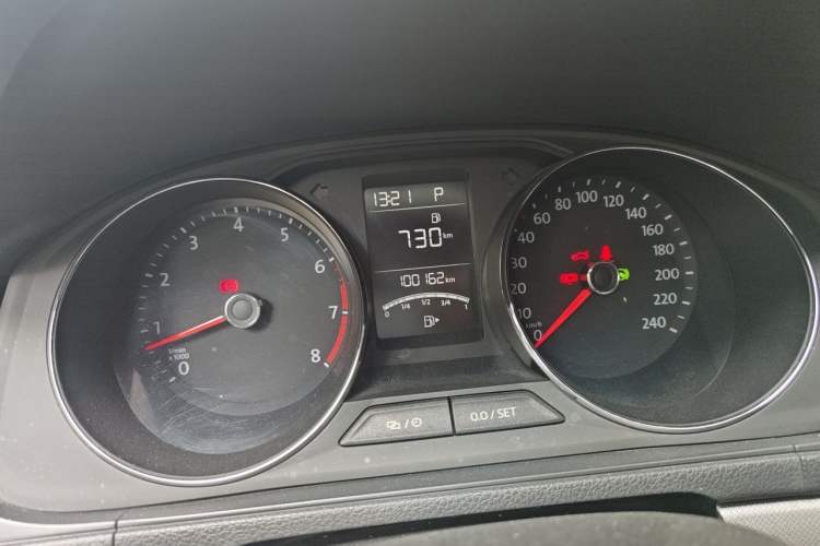 Used Volkswagen Lavida 2015 1.6L Automatic Comfort Edition Instrument Cluster