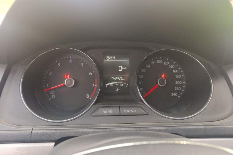 Used Volkswagen Lavida 2015 1.6L Manual Comfort Edition Instrument Cluster