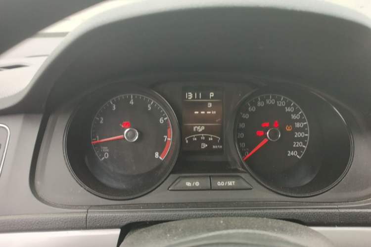 Used Volkswagen Lavida 2015 1.6L Automatic Fashion Edition Instrument Cluster