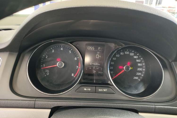Used Volkswagen Lavida 2015 1.6L Automatic Comfort Edition Instrument Cluster