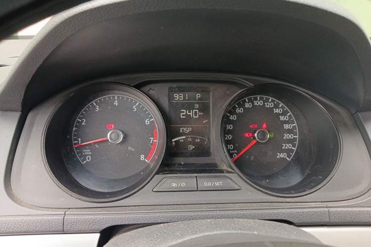 Used Volkswagen Lavida 2015 1.6L Automatic Fashion Edition Instrument Cluster