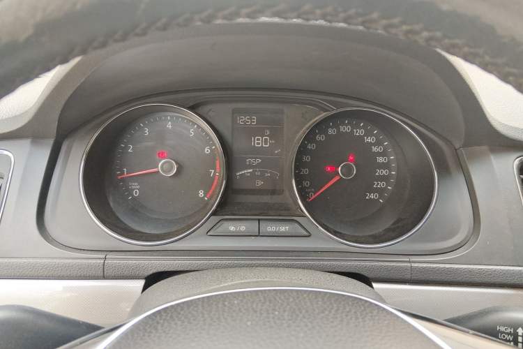 Used Volkswagen Lavida 2015 1.6L Manual Comfort Edition Instrument Cluster