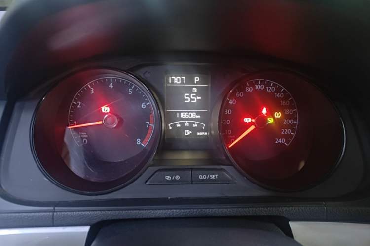 Used Volkswagen Lavida 2015 1.6L Automatic Fashion Edition Instrument Cluster
