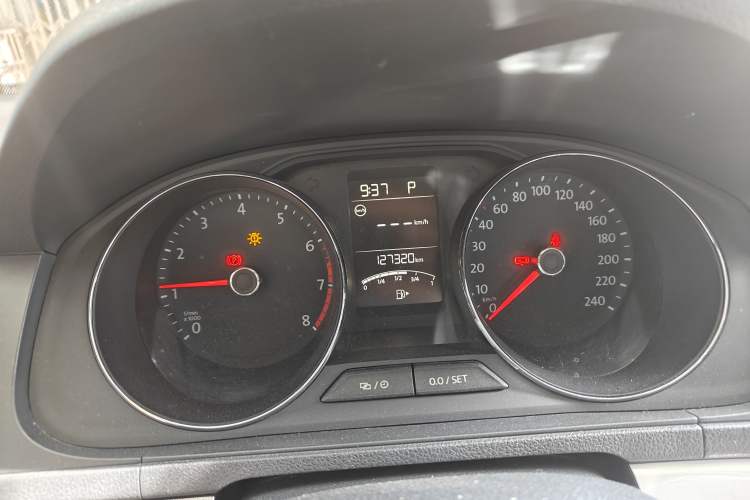 Used Volkswagen Lavida 2015 1.6L Automatic Comfort Edition Instrument Cluster