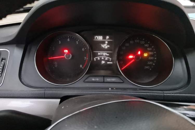 Used Volkswagen Lavida 2015 1.6L Automatic Comfort Edition Instrument Cluster