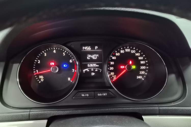 Used Volkswagen Lavida 2015 1.6L Automatic Comfort Edition Instrument Cluster