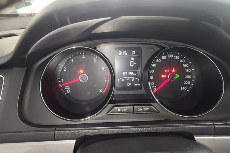 Used Volkswagen Lavida 2015 1.6L Automatic Comfort Edition Instrument Cluster