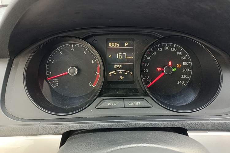 Used Volkswagen Lavida 2015 1.6L Automatic Fashion Edition Instrument Cluster