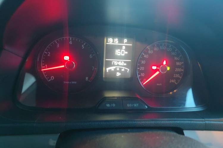 Used Volkswagen Lavida 2015 1.6L Automatic Fashion Edition Instrument Cluster