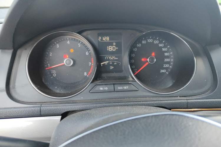 Used Volkswagen Lavida 2015 1.6L Manual Comfort Edition Instrument Cluster