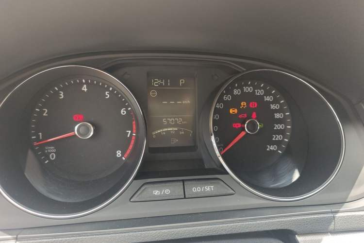 Used Volkswagen Lavida 2015 1.6L Automatic Comfort Edition Instrument Cluster