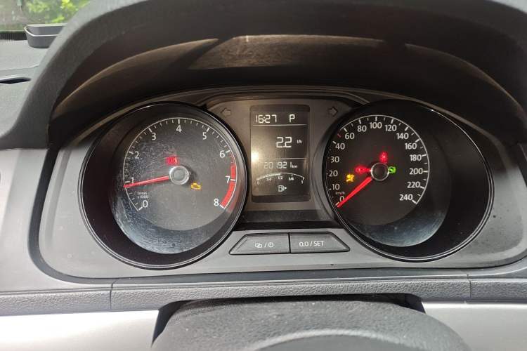 Used Volkswagen Lavida 2015 1.6L Automatic Fashion Edition Instrument Cluster