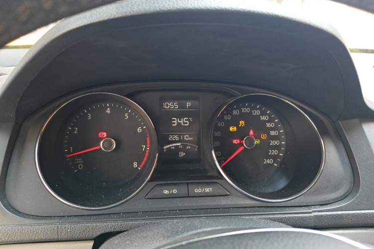 Used Volkswagen Lavida 2015 1.6L Automatic Comfort Edition Instrument Cluster