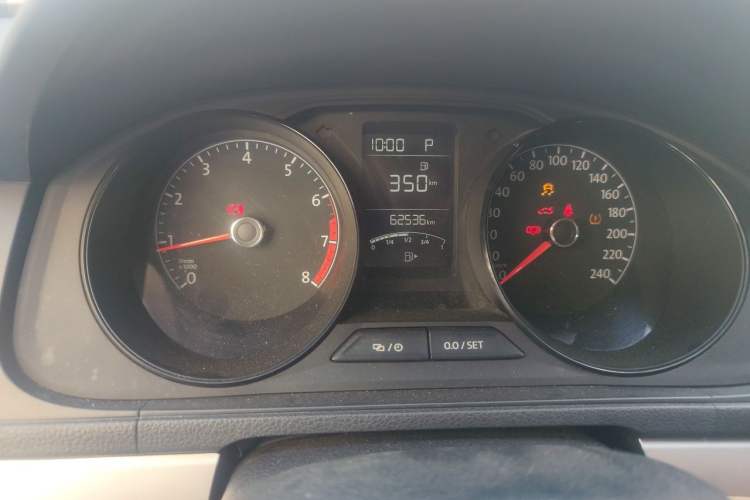 Used Volkswagen Lavida 2015 1.6L Automatic Fashion Edition Instrument Cluster