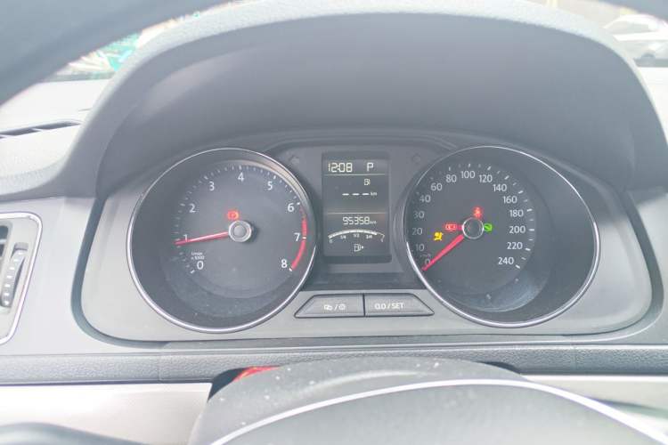 Used Volkswagen Lavida 2015 230TSI DSG Comfort Edition Instrument Cluster