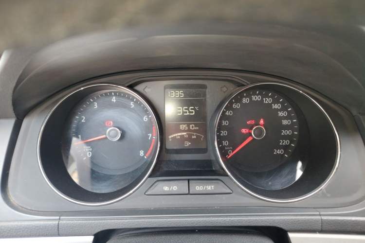Used Volkswagen Lavida 2015 1.6L Manual Comfort Edition Instrument Cluster