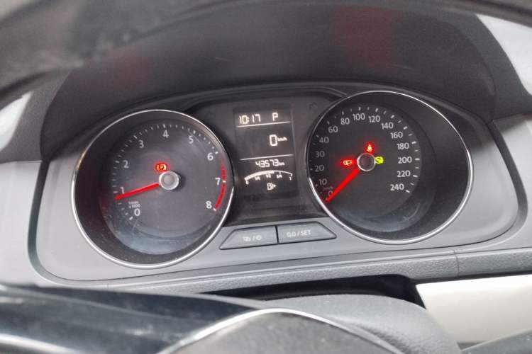 Used Volkswagen Lavida 2015 1.6L Automatic Comfort Edition Instrument Cluster
