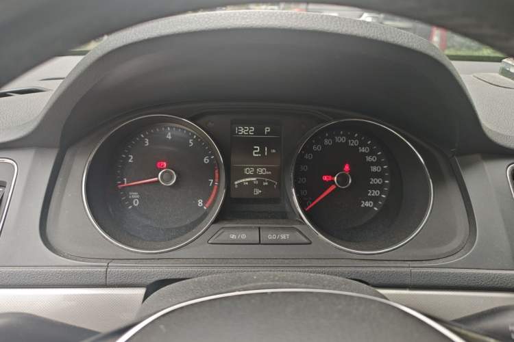 Used Volkswagen Lavida 2015 1.6L Automatic Comfort Edition Instrument Cluster