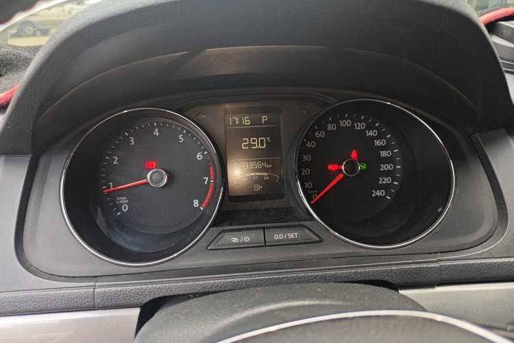 Used Volkswagen Lavida 2015 1.6L Automatic Comfort Edition Instrument Cluster