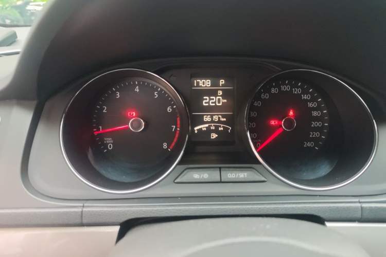 Used Volkswagen Lavida 2015 1.6L Automatic Comfort Edition Instrument Cluster