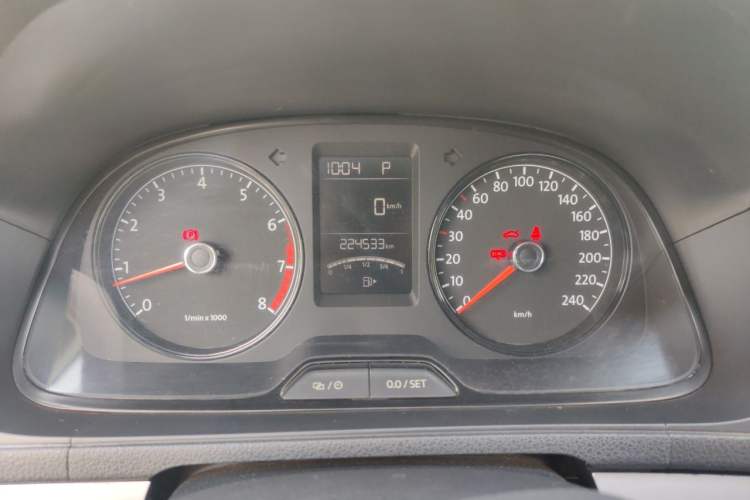 Used Volkswagen Lavida 2015 1.6L Automatic Fashion Edition Instrument Cluster