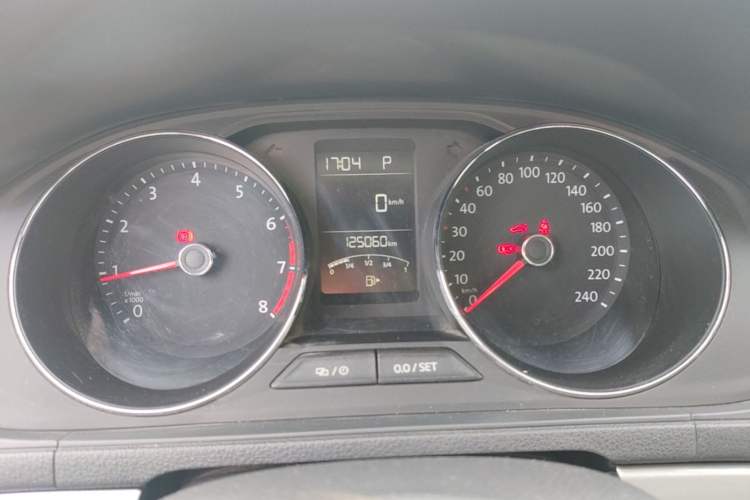 Used Volkswagen Lavida 2015 1.6L Automatic Comfort Edition Instrument Cluster