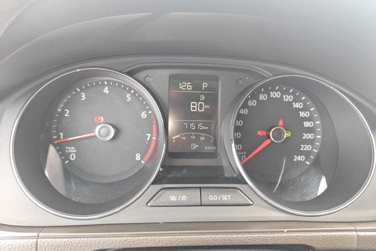 Used Volkswagen Lavida 2015 1.6L Automatic Comfort Edition Instrument Cluster