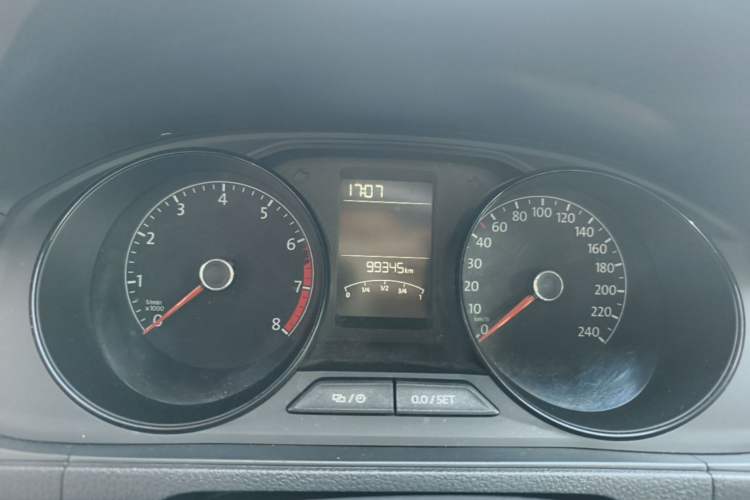 Used Volkswagen Lavida 2015 1.6L Automatic Fashion Edition Instrument Cluster