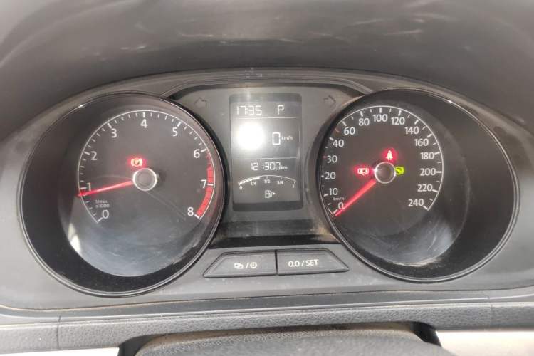 Used Volkswagen Lavida 2015 1.6L Automatic Fashion Edition Instrument Cluster