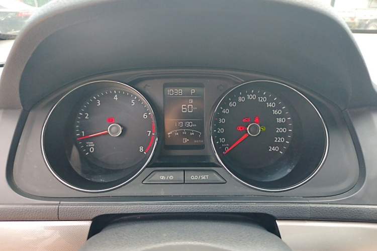 Used Volkswagen Lavida 2015 1.6L Automatic Comfort Edition Instrument Cluster