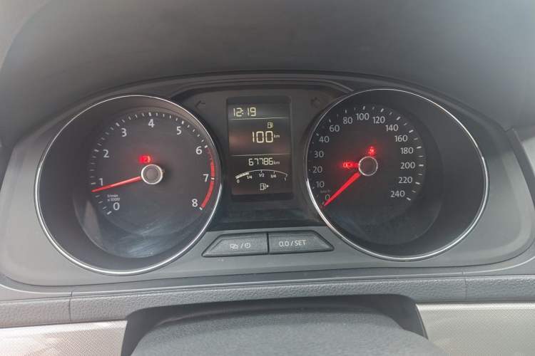 Used Volkswagen Lavida 2015 1.6L Manual Comfort Edition Instrument Cluster