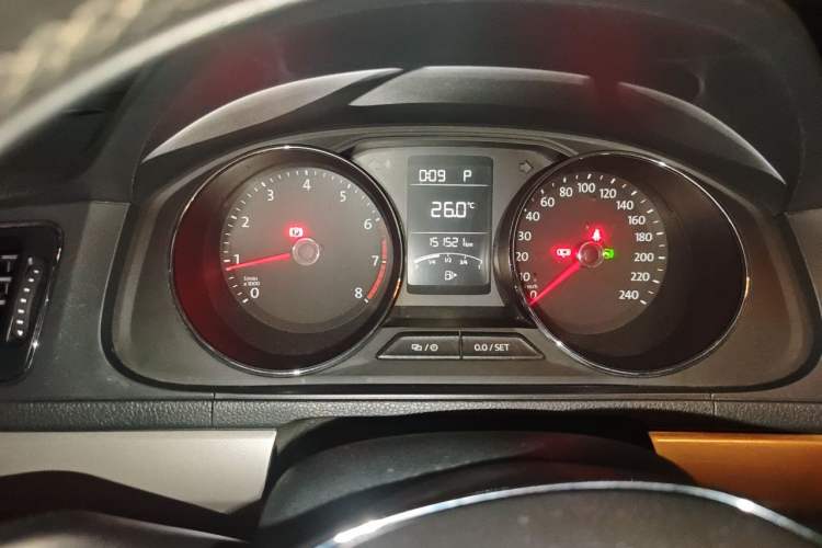 Used Volkswagen Lavida 2015 1.6L Automatic Comfort Edition Instrument Cluster