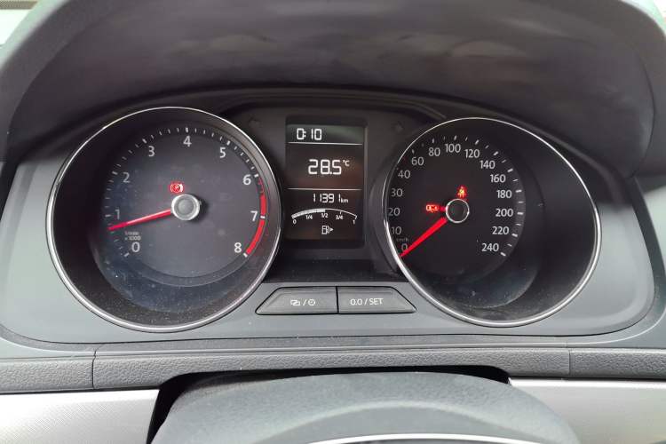 Used Volkswagen Lavida 2015 1.6L Manual Comfort Edition Instrument Cluster