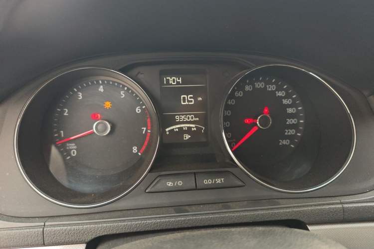 Used Volkswagen Lavida 2015 1.6L Manual Comfort Edition Instrument Cluster