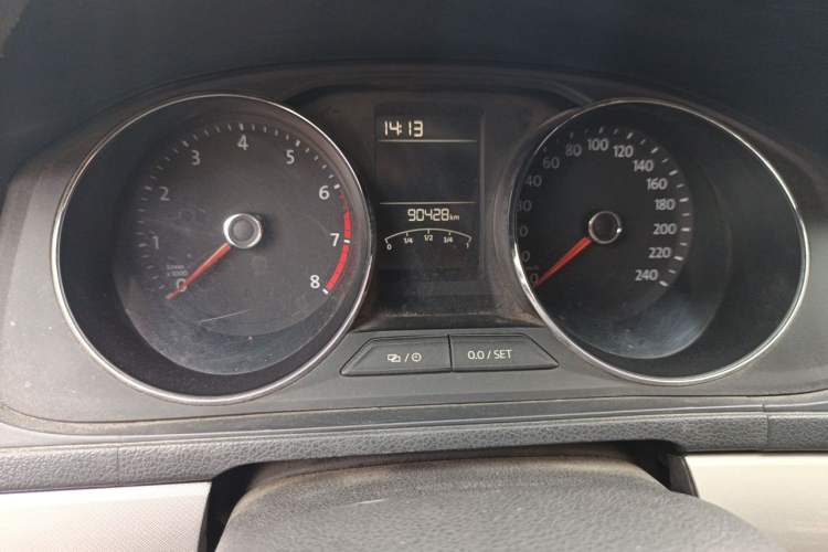 Used Volkswagen Lavida 2015 1.6L Automatic Comfort Edition Instrument Cluster