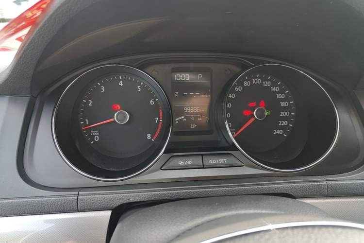 Used Volkswagen Lavida 2015 1.6L Automatic Comfort Edition Instrument Cluster