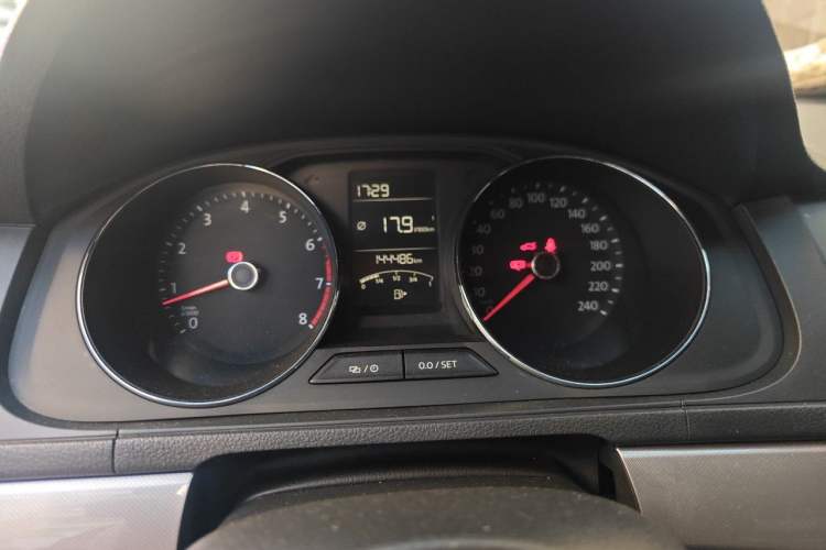 Used Volkswagen Lavida 2015 1.6L Manual Comfort Edition Instrument Cluster