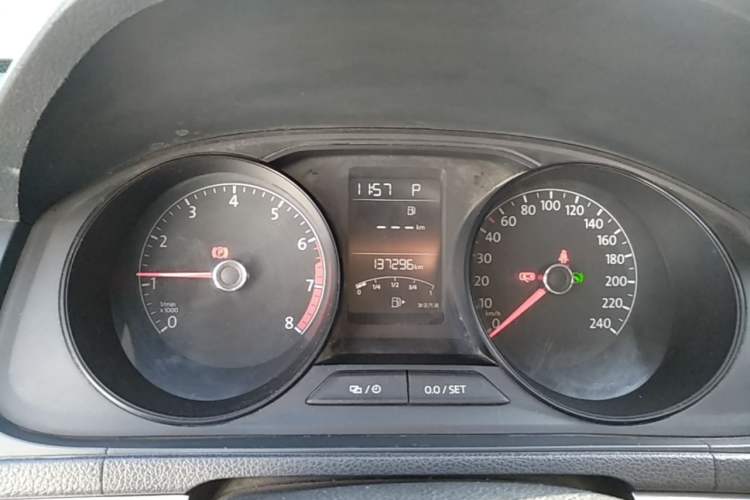 Used Volkswagen Lavida 2015 1.6L Automatic Fashion Edition Instrument Cluster