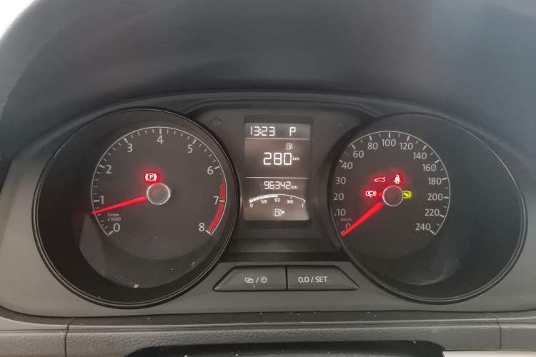 Used Volkswagen Lavida 2015 1.6L Automatic Fashion Edition Instrument Cluster