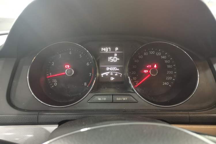 Used Volkswagen Lavida 2015 1.6L Automatic Comfort Edition Instrument Cluster