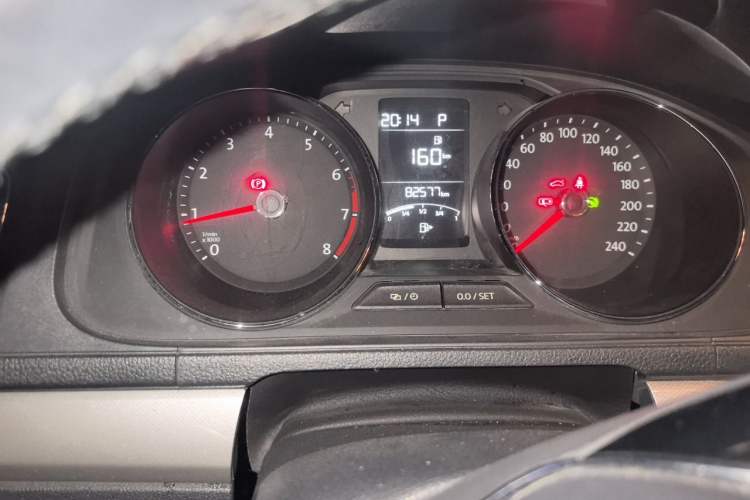 Used Volkswagen Lavida 2015 1.6L Automatic Comfort Edition Instrument Cluster