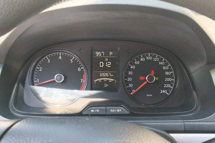 Used Volkswagen Lavida 2015 1.6L Automatic Fashion Edition Instrument Cluster