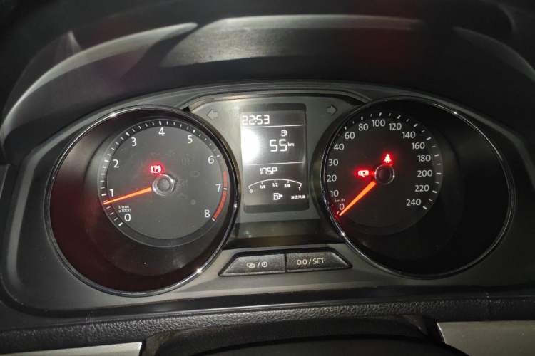 Used Volkswagen Lavida 2015 1.6L Manual Comfort Edition Instrument Cluster