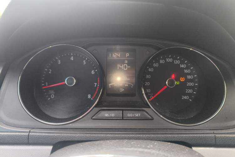 Used Volkswagen Lavida 2015 1.6L Automatic Comfort Edition Instrument Cluster